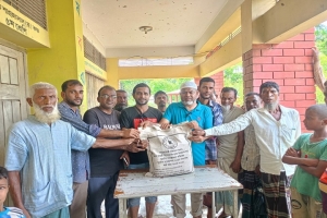 নবীগঞ্জে বন্যা আশ্রয়কেন্দ্রে ৬০ পরিবারকে খাদ্যসামগ্রী ও ওষুধ বিতরণ
