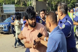 অ ব হে লা য় রোগীর মৃ*ত্যুর অ ভি যো গ, চিকিৎসককে গণধো*লাই
