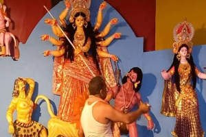 মহাষষ্ঠীতে আজ শুরু দুর্গোৎসব, নিরাপত্তায় কোনো ধরনের ছাড় নয়- পু লি শ