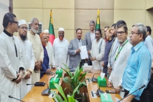 গু*ম প্রতিরোধ দিবসে ১৪ দফা দাবিতে সংসদ অভিমুখে পদযাত্রা, স্মারকলিপি