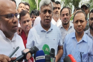 কক্সবাজারে বন্যা-পাহাড়ধ*স: ক্ষ*তিগ্রস্তদের পাশে প্রতিমন্ত্রী, ত্রাণ বিতরণ