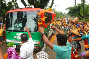 প্রধানমন্ত্রীকে স্বাগত জানালো সিলেটবাসী