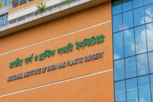 মাদরাসার ছাদে খেলতে গিয়ে দগ্ধ ৫ ছাত্রী, না ফেরার দেশে দুইজন মাদরাসার ছাদে খেলতে গিয়ে দগ্ধ ৫ ছাত্রী, না ফেরার দেশে দুইজন
