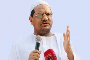 ঢাবিতে কোরআনের ক্লাস নিয়ে যারা বাড়াবাড়ি করে তাদের থামান : পীর সাহেব চরমোনাই