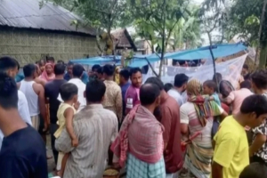পুকুরে সেচপাম্প বসাতে গিয়ে বি দ্যুৎ স্পৃ ষ্ট, নি হ ত ২ পুকুরে সেচপাম্প বসাতে গিয়ে বি দ্যুৎ স্পৃ ষ্ট, নি হ ত ২