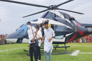 স্ত্রীর কিডনিতে নতুন জীবন, হেলিকপ্টারে গ্রামে ফিরলেন কুদ্দুস