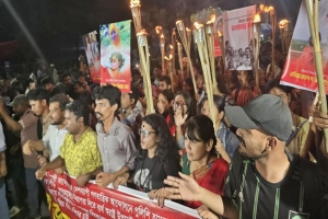 স্ব রা ষ্ট্র উপদেষ্টার অ প সা র ণে র দাবিতে ম*শাল মি ছি ল