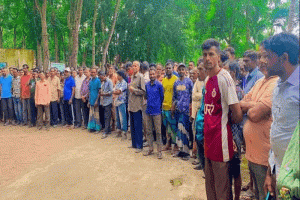 এনটিসির চা বাগানে মজুরি পাচ্ছে না শ্রমিকরা, আন্দোলনের হুশিয়ারি