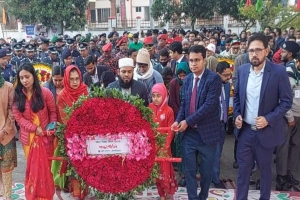 মহান বিজয় দিবসে মৌলভীবাজারে পুষ্পস্তবক অর্পণ