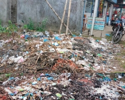 দোয়ারায় হকনগর বাজারে আবর্জনার স্তুপ, নেই কোন ডাস্টবিন