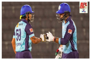 মোহাম্মদ নবি ও তাঁর ছেলে হাসান ইশাখিলের  একসঙ্গে ব্যাটিংয়ে স্মরণীয় মুহূর্ত