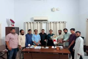 বাণিজ্যমন্ত্রীর সঙ্গে সিলেট জেলা ও মহানগর যুবদলের নেতাদের সৌজন্য সাক্ষাৎ বাণিজ্যমন্ত্রীর সঙ্গে সিলেট জেলা ও মহানগর যুবদলের নেতাদের সৌজন্য সাক্ষাৎ