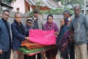 কমলগঞ্জে সাঁওতাল ও চা শ্রমিক শীতার্তদের মধ্যে সোনালী ব্যাংকের শীতবস্ত্র বিতরণ
