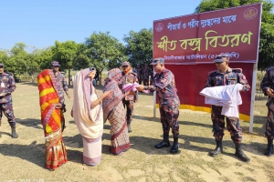 জুড়ীতে শীতার্ত মানুষের মাঝে বিজিবির শীতবস্ত্র বিতরণ