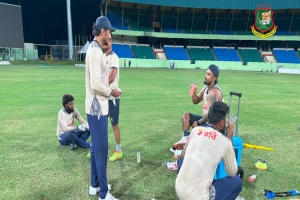 ব্যাটিং কারিশমায় ম্যাচ জিতার অপেক্ষায় টাইগাররা