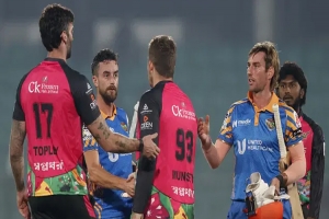 শেষ ওভারে ছ ক্কায় রুদ্ধ শ্বাস জয়, সেরা চারে খুলনা
