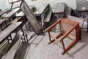 ‘অতিরিক্ত গার্ড দেওয়ায়’ ভাংচুরের পর সড়ক অবরোধ পরীক্ষার্থীদের