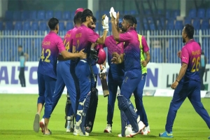 শেষের ঝড়ে সম্মানজনক স্কোর বাংলাদেশের
