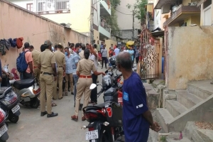ফ্রিজে মিলল ৩০ খণ্ডের ম র দে হ