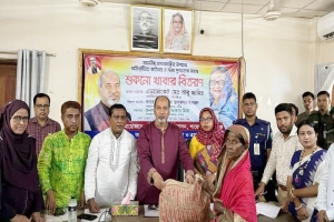 শায়েস্তাগঞ্জে বৃষ্টিতে ক্ষতিগ্রস্ত ও বন্যা দুর্গতদের মাঝে শুকনো খাবার বিতরণ
