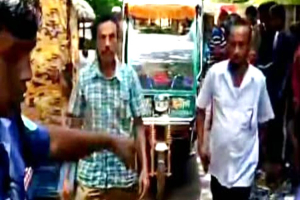 বড়লেখায় দিনদুপুরে বাবা ও মেয়ের গ লা য় দা ধ রে টাকা ও স্বর্ণালংকার ছি ন তা ই