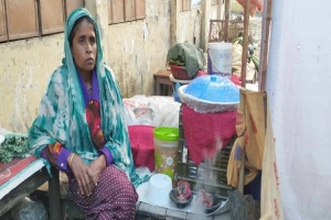 সুনামগঞ্জে শীতের শুরুতেই জমে উঠেছে ভাপা পিঠা বিক্রি 