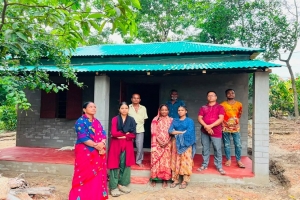 এমপির উদ্যোগে নতুন ঘর পেল চা বাগানের আদিবাসী শ্রমিক পরিবার এমপির উদ্যোগে নতুন ঘর পেল চা বাগানের আদিবাসী শ্রমিক পরিবার