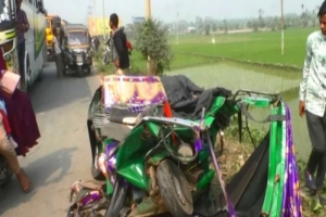 আত্মীয়ের জানাজায় যাওয়ার পথে মারা গেলেন একই পরিবারের ৩ জন