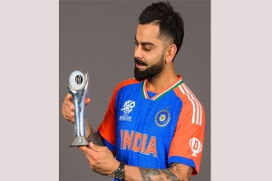 বর্ষসেরার পুরস্কার পেলেন কোহলি