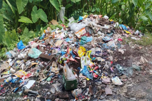 পরিত্যক্ত পুরাতন ভবন এখন ময়লা-আবর্জনার ভাগাড়