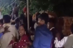 বিয়েতে মাছ-মাংস না পেয়ে লাঠিপেটা!