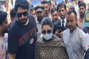 দুপুরে আদালতে পৌঁছালেন পরীমণি, জে*রা পিছিয়ে গেল দুপুরে আদালতে পৌঁছালেন পরীমণি, জে*রা পিছিয়ে গেল