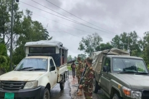 পানি কমায় সাজেক-খাগড়াছড়ি সড়কে চলাচল শুরু, উ দ্ধা র ৪২১ পর্যটক পানি কমায় সাজেক-খাগড়াছড়ি সড়কে চলাচল শুরু, উ দ্ধা র ৪২১ পর্যটক