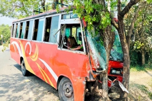 শান্তিগঞ্জে এক বাসকে আরেক বাসের ধাক্কা: আ হ ত ১৭