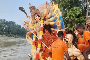 মৌলভীবাজারে শোভাযাত্রা ও প্রতিমা বিসর্জনের মধ্য দিয়ে শেষ হলো দূর্গোৎসব