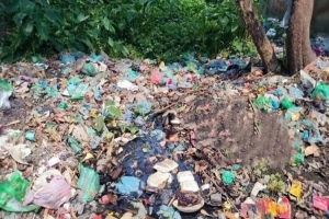 জগন্নাথপুরে অবৈধ দখলে সরকারি খাল : রাস্তার ধারে ময়লার ভাগাড়