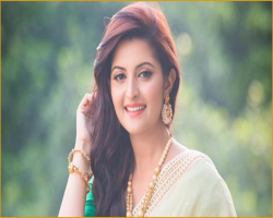 ‘মা’ দেখতে সিলেটে পরীমণি